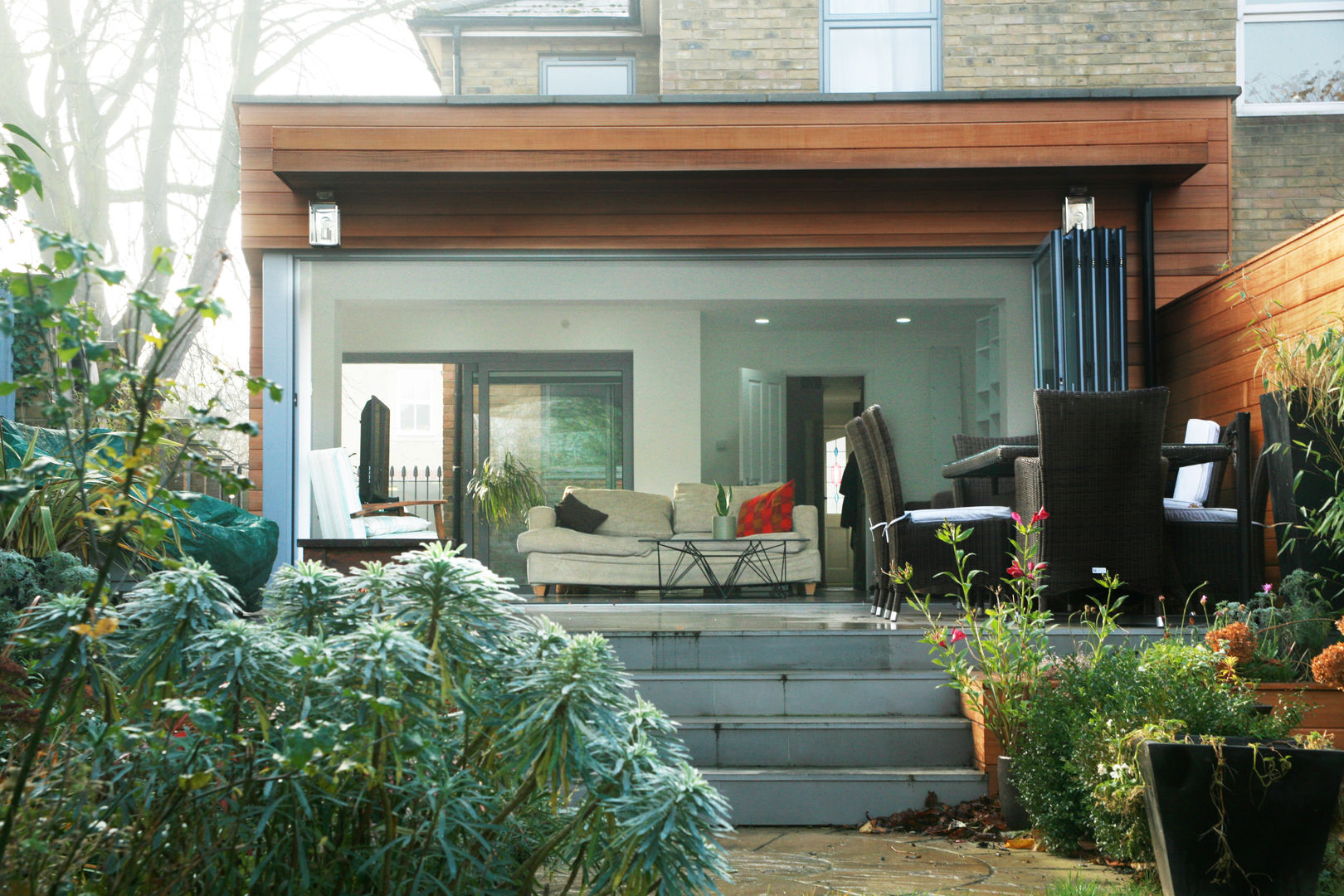 Brockley, Lewisham SE4, London | House extension GOAStudio London residential architecture limited モダンデザインの テラス