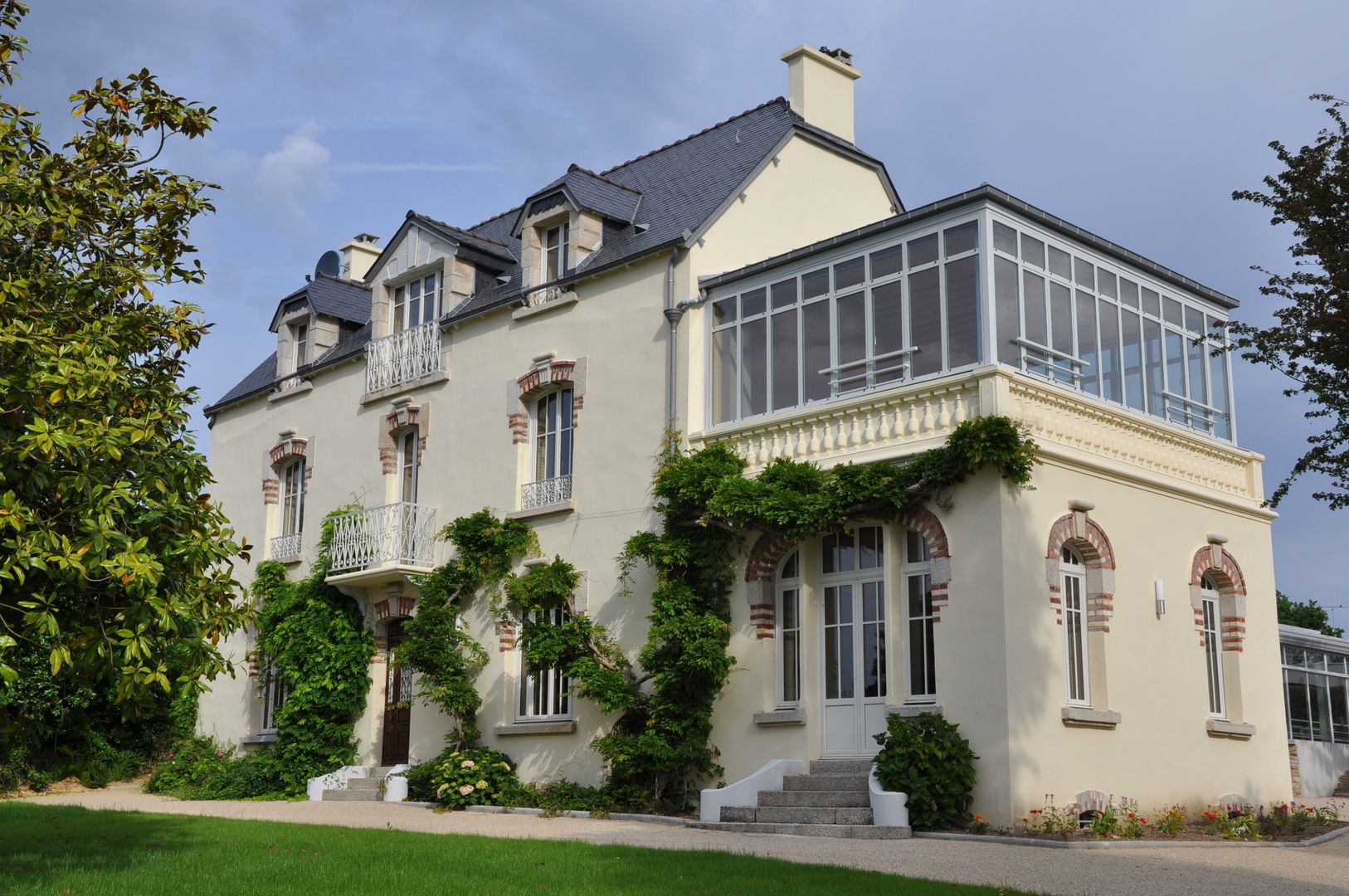 PROPRIETE SUD FINISTERE, CEDRIN ARCHITECTURE CEDRIN ARCHITECTURE Classic style houses