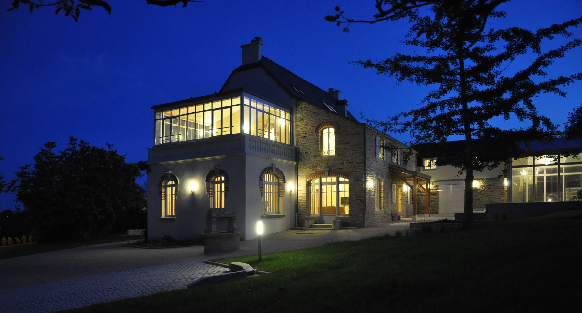 PROPRIETE SUD FINISTERE, CEDRIN ARCHITECTURE CEDRIN ARCHITECTURE Casas de estilo clásico