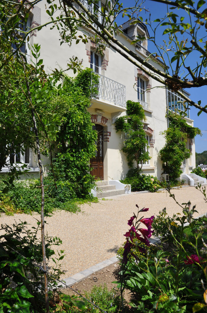 PROPRIETE SUD FINISTERE, CEDRIN ARCHITECTURE CEDRIN ARCHITECTURE Casas de estilo ecléctico