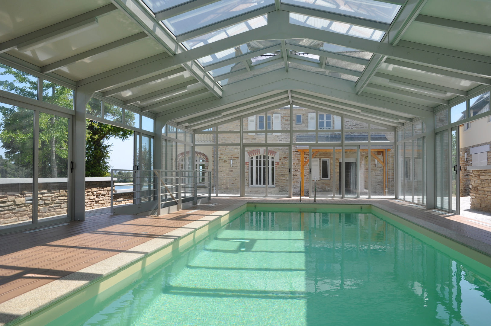 PROPRIETE SUD FINISTERE, CEDRIN ARCHITECTURE CEDRIN ARCHITECTURE Piscinas de estilo moderno