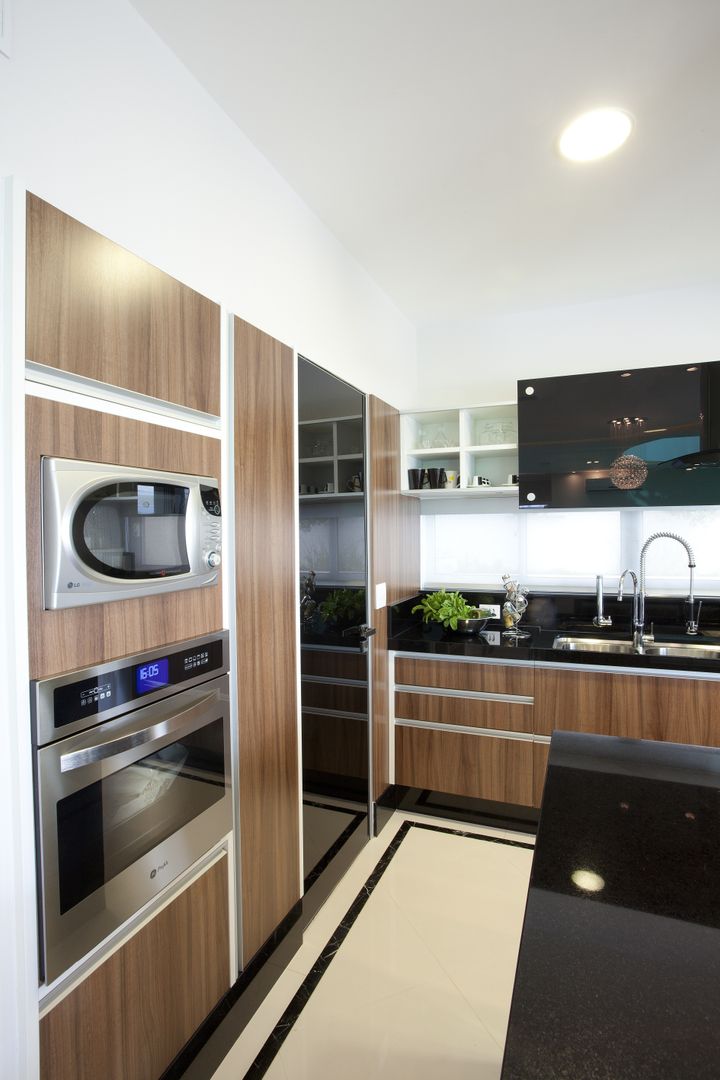 homify Modern kitchen