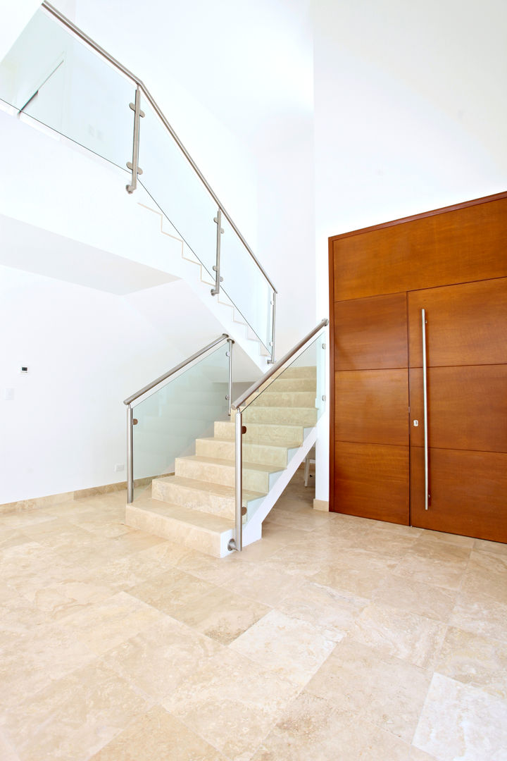 Casa T, Enrique Cabrera Arquitecto Enrique Cabrera Arquitecto Modern Corridor, Hallway and Staircase