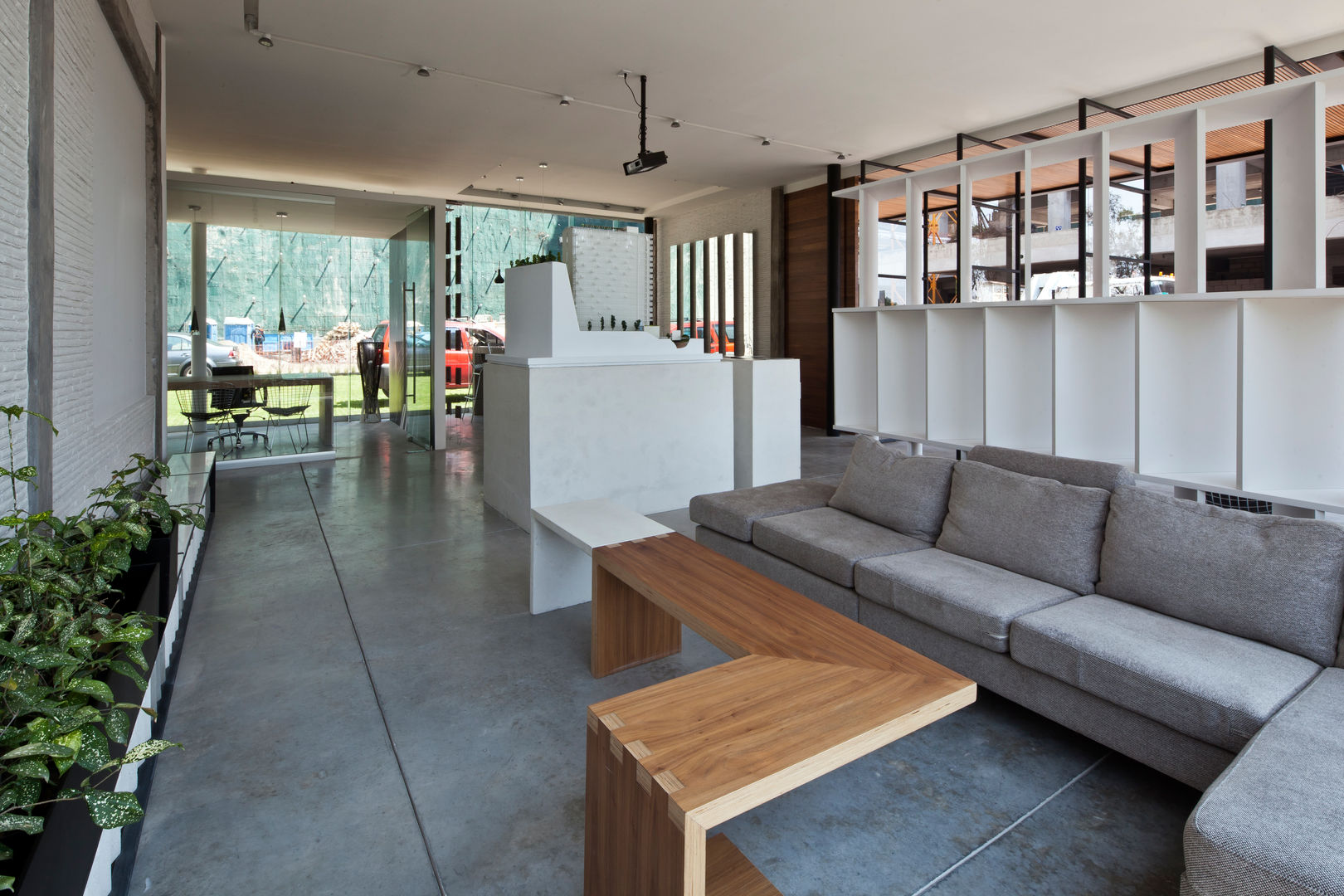 Blum showroom, Taller David Dana Taller David Dana Salas de estilo moderno Sofás y sillones