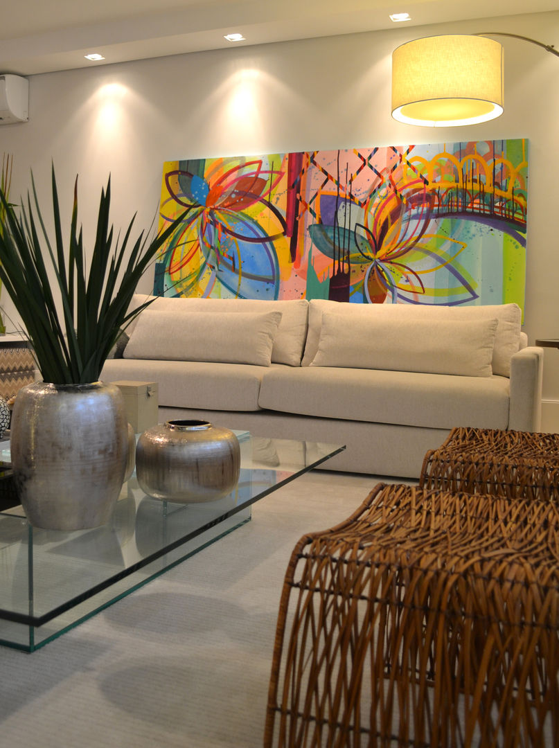 Apartamento para um jovem casal em tons de cinza, Helô Marques Associados Helô Marques Associados Comedores de estilo minimalista
