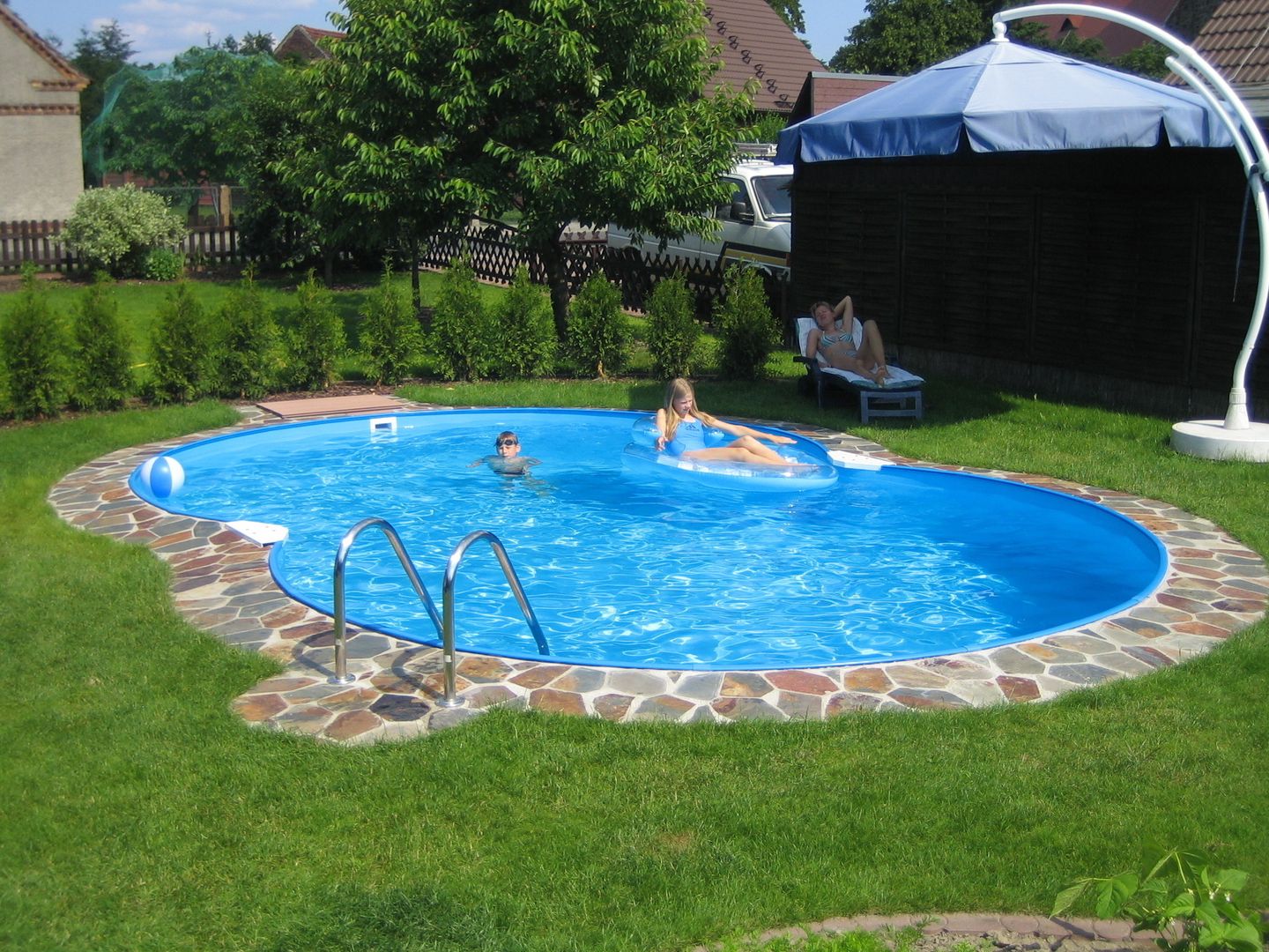 Achtformbecken, Future Pool GmbH Future Pool GmbH モダンスタイルの プール