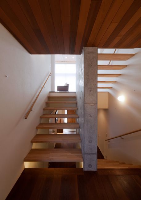 玉野台の家, 有限会社笹野空間設計 有限会社笹野空間設計 Modern Corridor, Hallway and Staircase