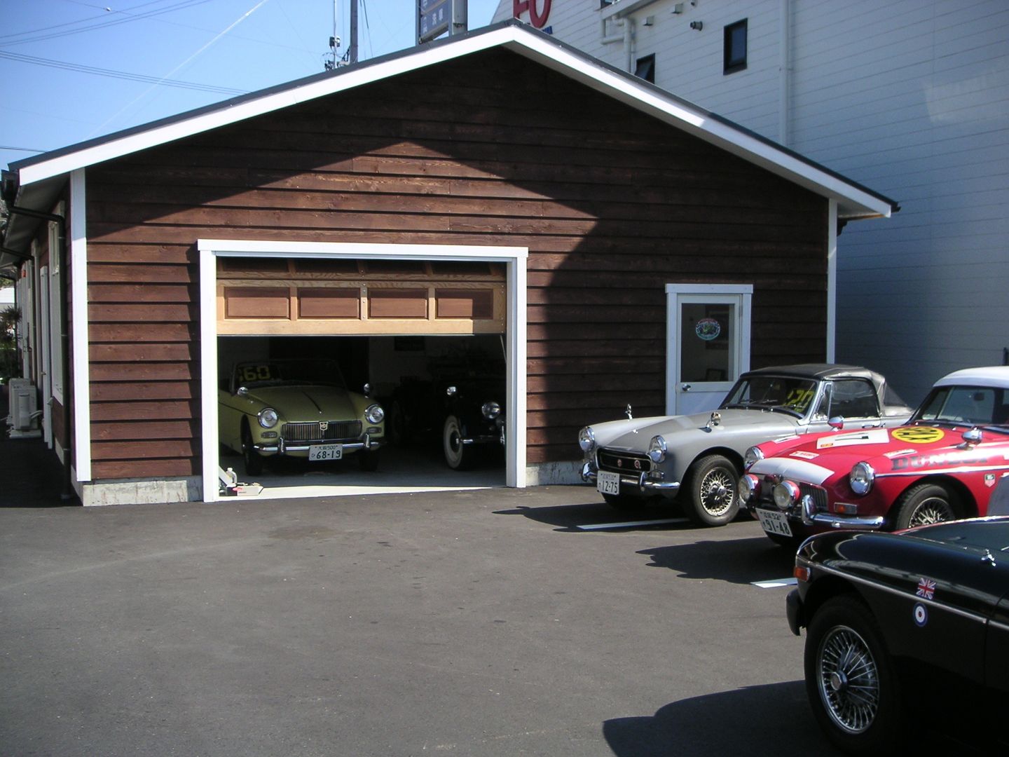 シダーガレージ, J-STYLE GARAGE Co.,Ltd. J-STYLE GARAGE Co.,Ltd. Garage/Rimessa in stile rurale