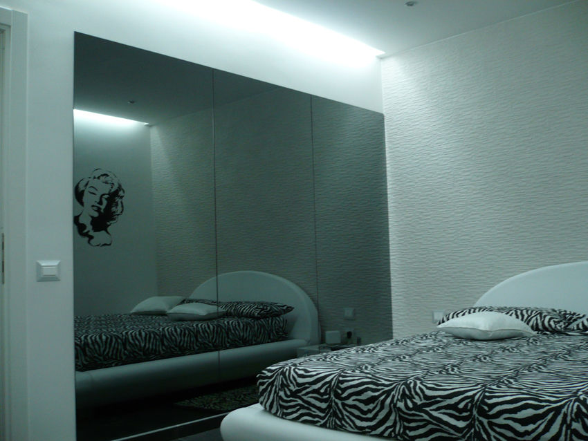 Appartamento Black and white, Alessandro Jurcovich Architetto Alessandro Jurcovich Architetto Bedroom Beds & headboards