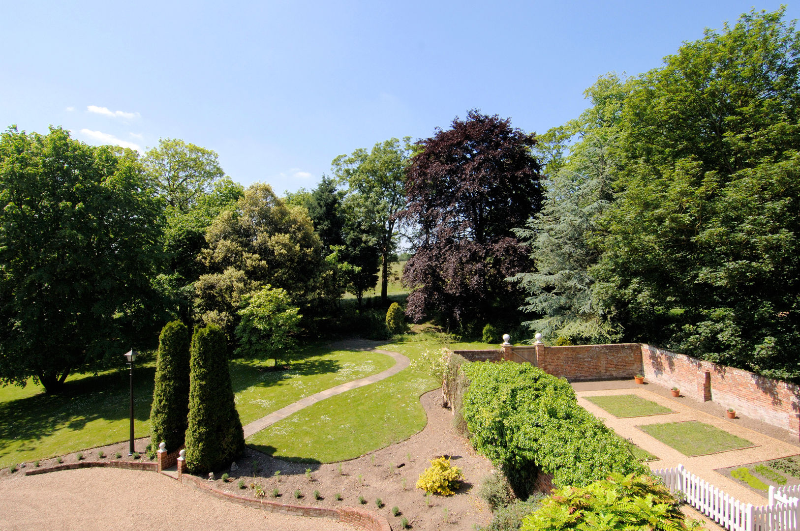 A major conservation project at Bossington House, a fine Grade II: Adisham Kent, Lee Evans Partnership Lee Evans Partnership Country style gardens