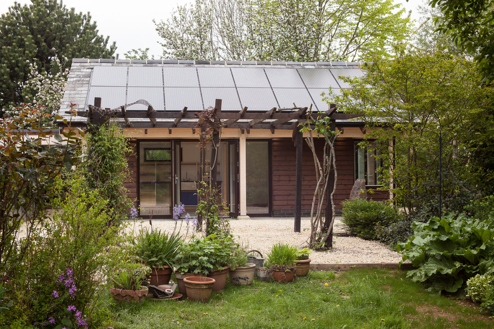 The Studio on the Green Adrian Morrow Architects Ltd Study/office