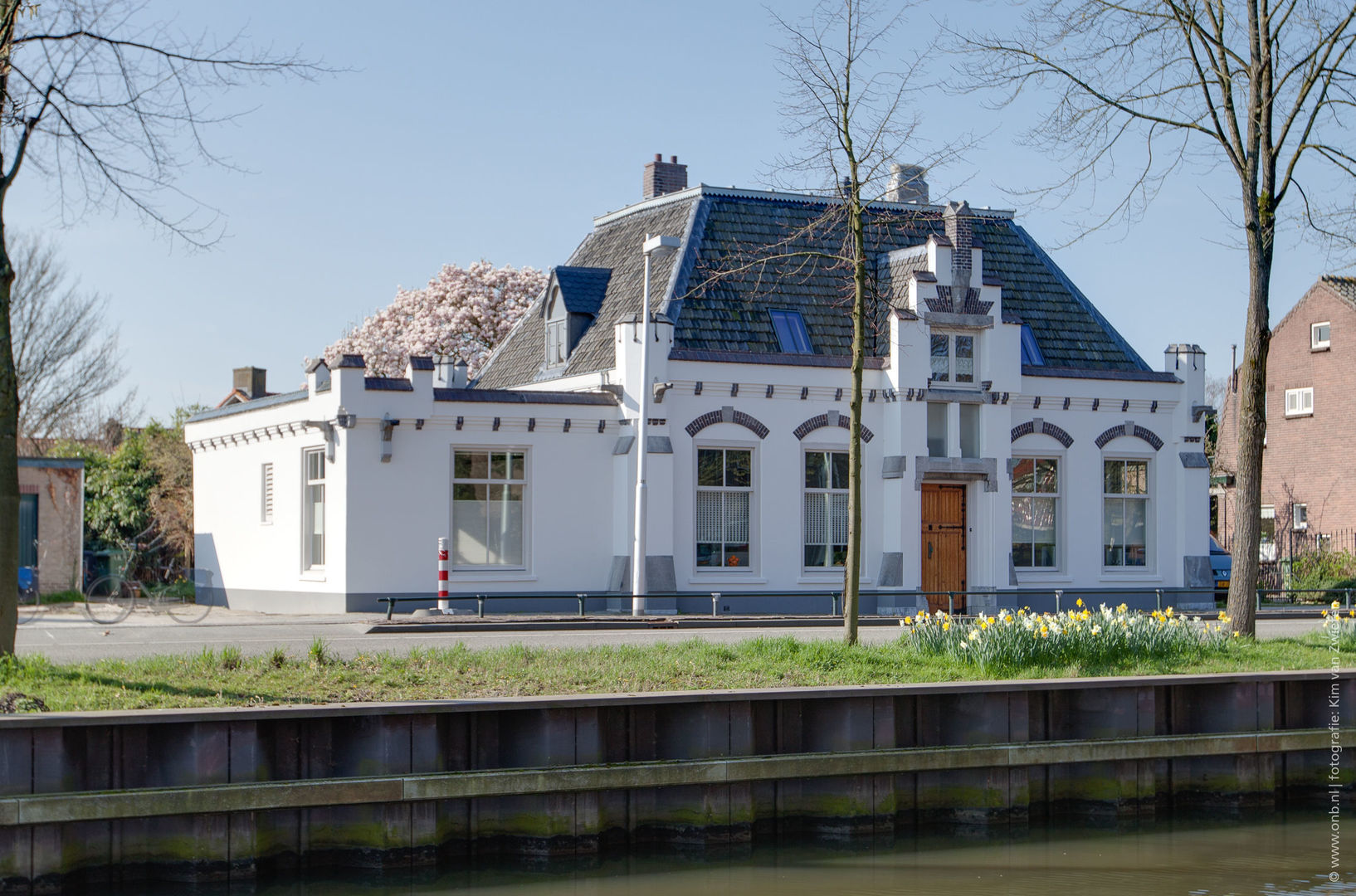 Restauratie en verbouw van voormalig Gemeentehuis Oudenrijn, De Meern, op ten noort blijdenstein architecten op ten noort blijdenstein architecten Maisons classiques