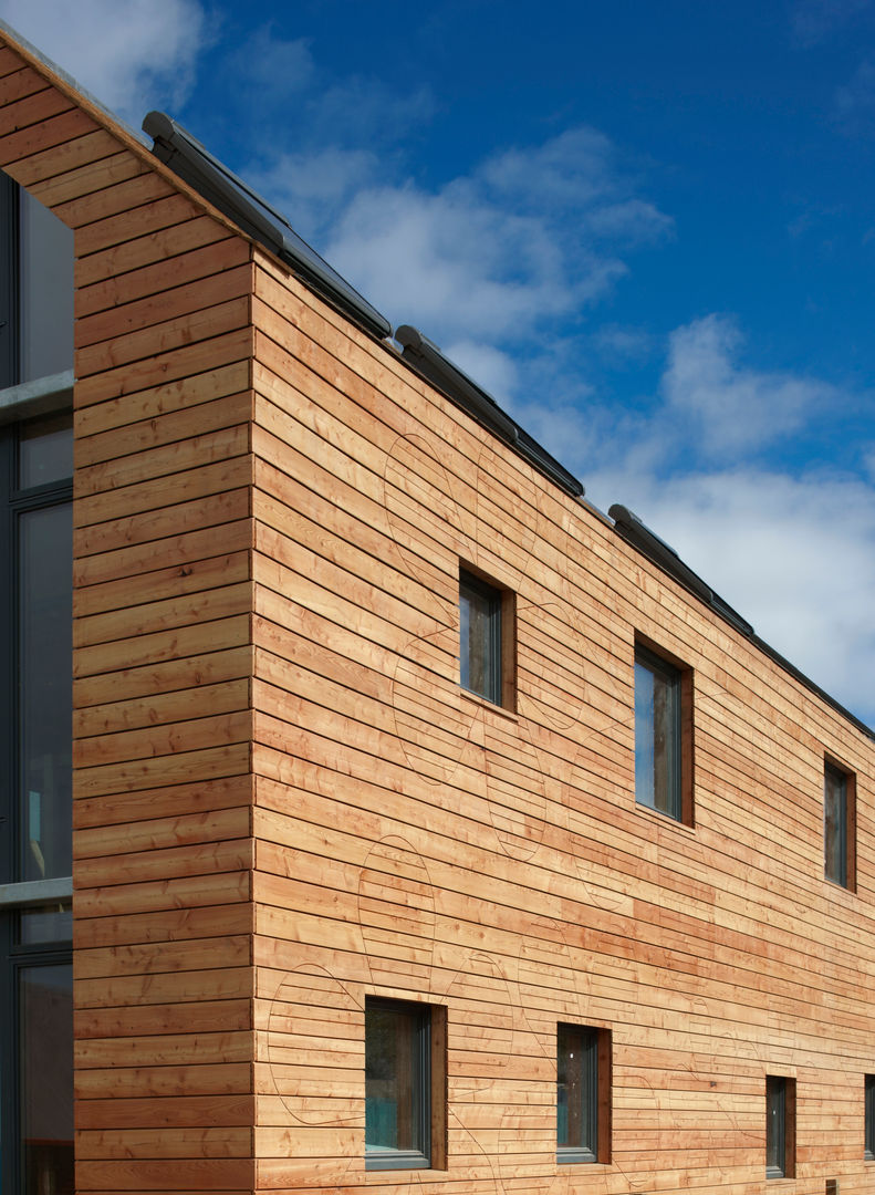 Scotlarch Cladding by Russwood Russwood - Flooring - Cladding - Decking Nowoczesne domy