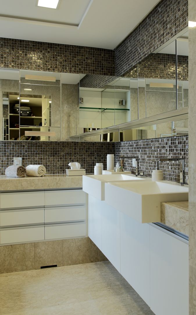 APARTAMENTO 300m2 - CASA FORTE- RECIFE-PE, ROMERO DUARTE & ARQUITETOS ROMERO DUARTE & ARQUITETOS Modern bathroom