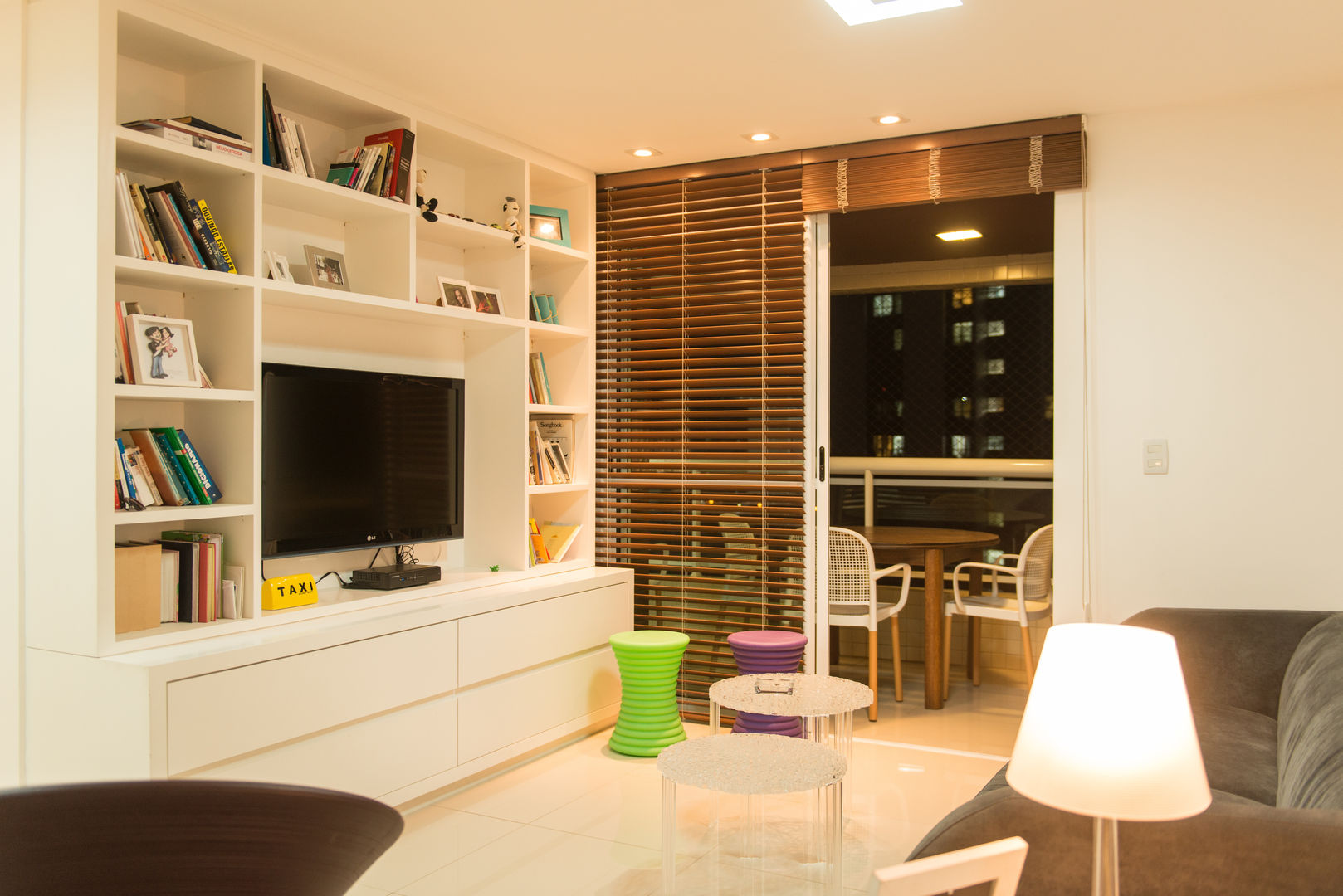 Apartamento Neutro Lina Eleutério Arquitetura Salas de estar minimalistas