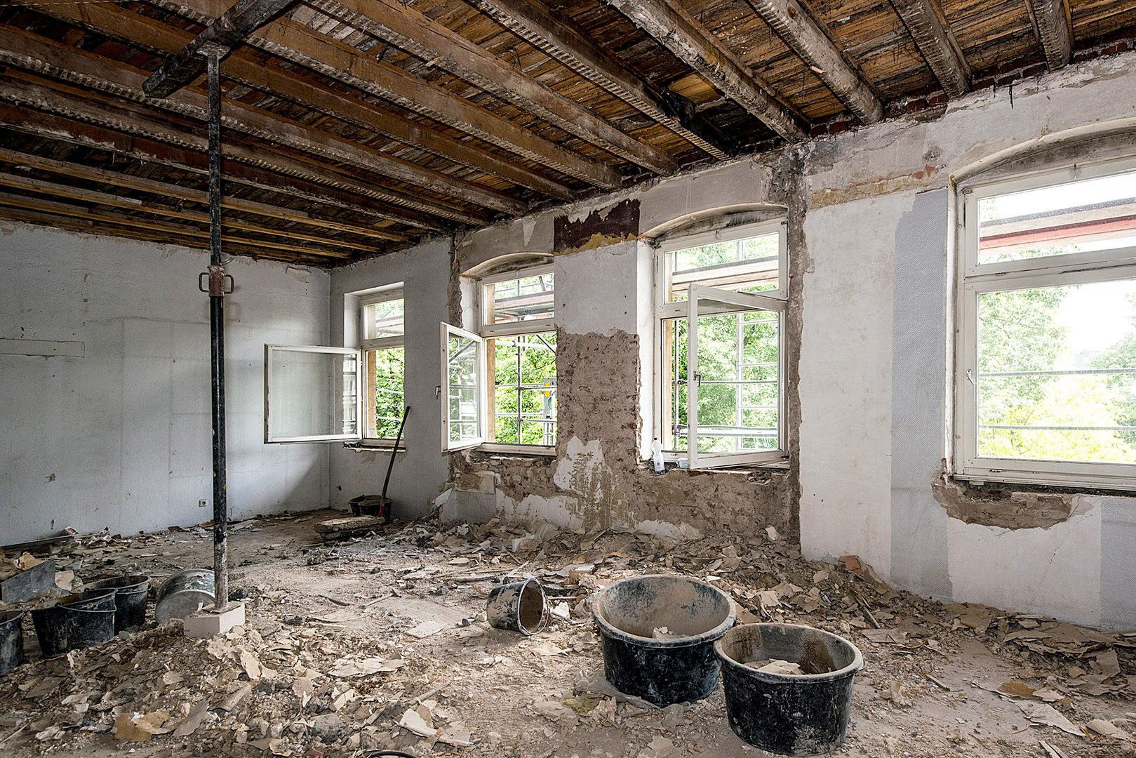 Sanierung Mehrfamilienhaus Düsseldorf/Derendorf, Maria Stahl Architekten Maria Stahl Architekten Rustikale Häuser Eigentum,Fenster,Holz,Anlage,Vorrichtung,Grundstück,Gebäude,Baum,Strahl,Decke