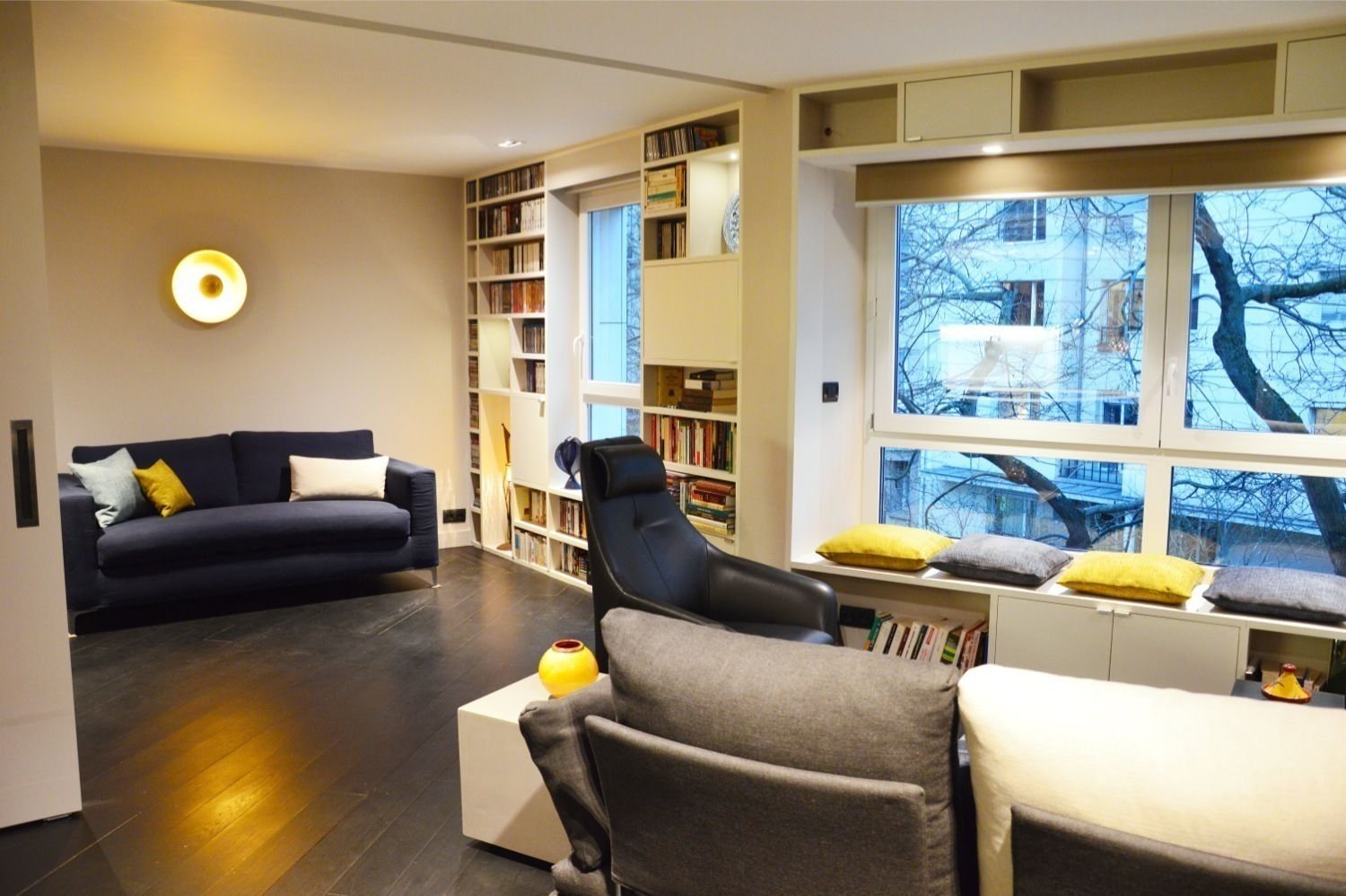 Renovation complète d'un appartement parisien de 83m2 - Entre décloisonnement & intimité, Agence MIND Agence MIND 现代客厅設計點子、靈感 & 圖片