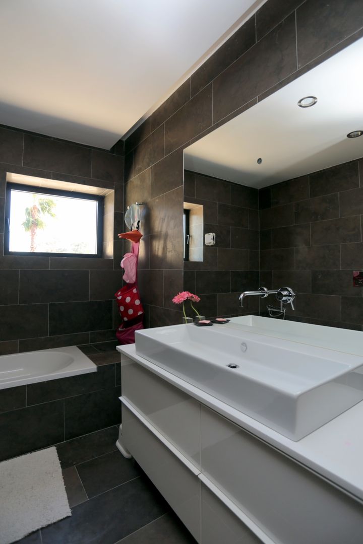 Renovação moradia em Birre II | Cascais, shfa shfa Modern bathroom Stone