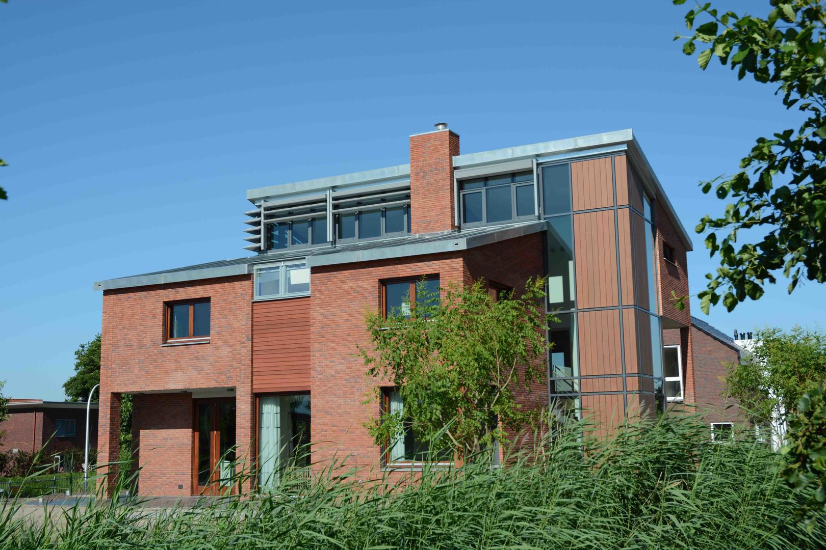 zijkant TIEN+ architecten Moderne huizen