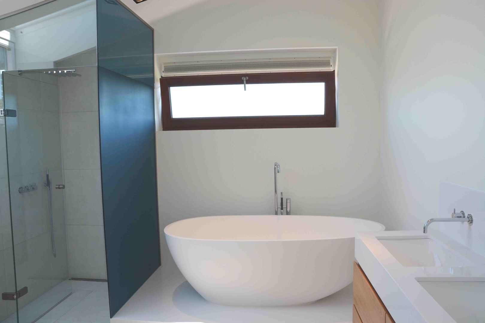 villa te Nootdorp, TIEN+ architecten TIEN+ architecten Modern Banyo