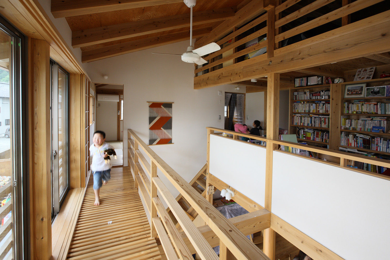 楽しい家, 芦田成人建築設計事務所 芦田成人建築設計事務所 Eclectic style balcony, porch & terrace