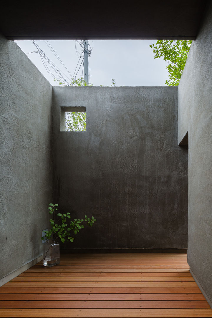 奈坪の家 / House in Natsubo, 水野純也建築設計事務所 水野純也建築設計事務所 Eclectic style balcony, veranda & terrace