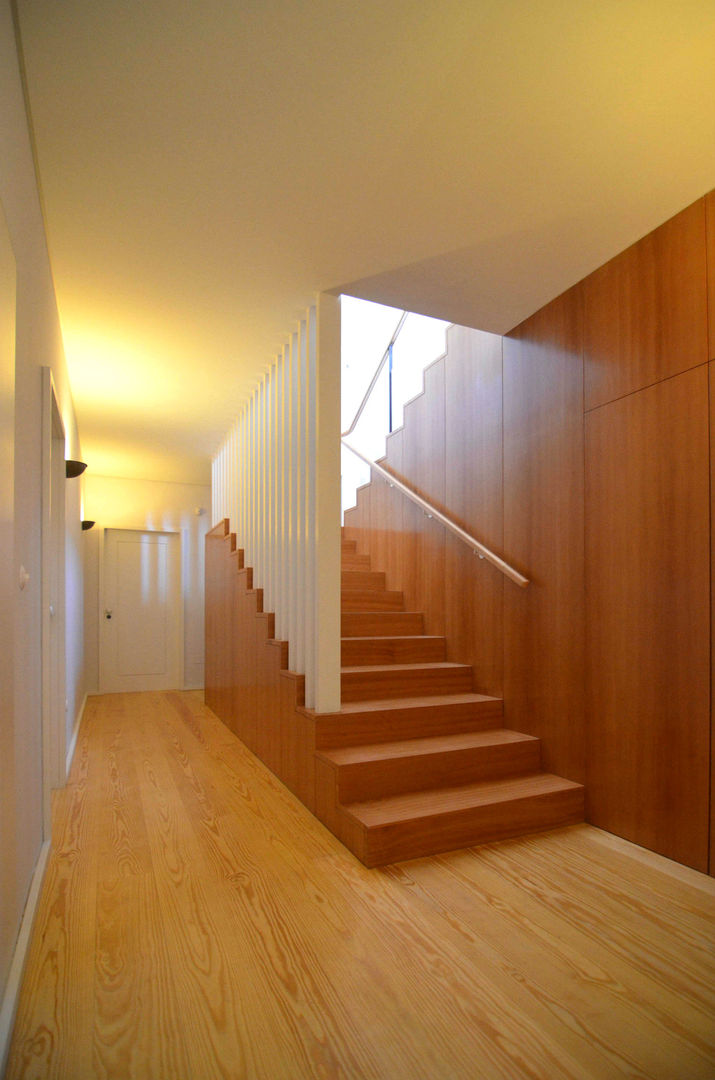 Projecto de Reabilitação - Quinta Dona Matilde, Germano de Castro Pinheiro, Lda Germano de Castro Pinheiro, Lda Rustic style corridor, hallway & stairs Wood Wood effect