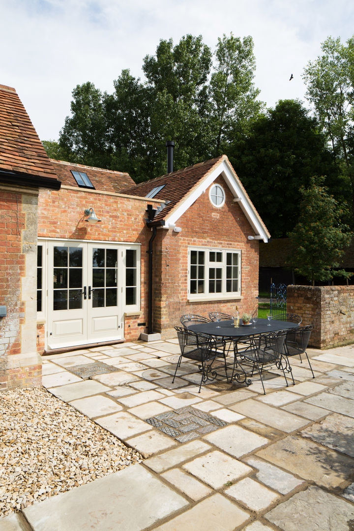 Traditional Farmhouse Kitchen Extension, Oxfordshire, HollandGreen HollandGreen Landhaus Küchen