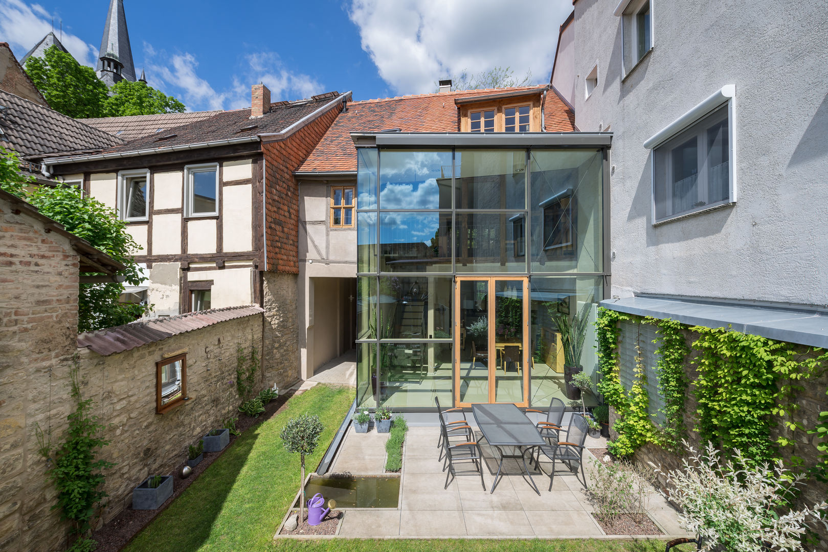 Wohnhaus am Stephanikirchhof in Aschersleben, qbatur Planungsgenossenschaft eG qbatur Planungsgenossenschaft eG Casas de estilo clásico