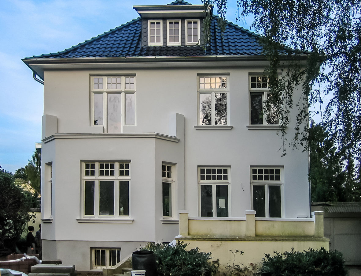 Sanierung einer eleganten Hamburger Jugendstilvilla, architektur. malsch - Planungsbüro für Neubau, Sanierung und Energieberatung architektur. malsch - Planungsbüro für Neubau, Sanierung und Energieberatung Classic style houses