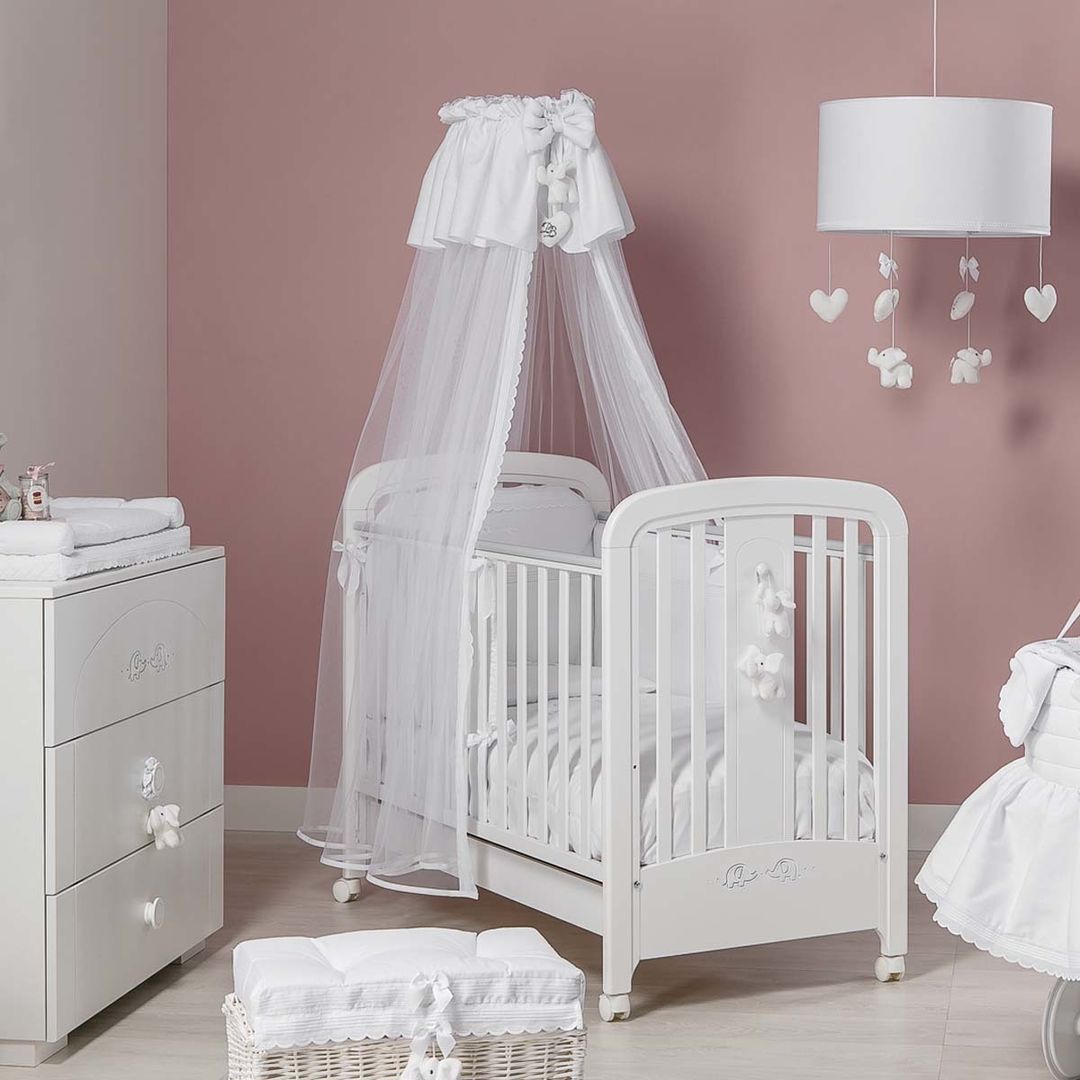 'Miro' baby cot in white by Picci homify Phòng trẻ em phong cách hiện đại Gỗ Wood effect Beds & cribs