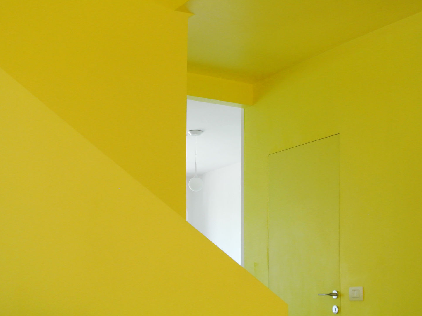 Casa AP, Sergio Virdis architetto Sergio Virdis architetto Modern corridor, hallway & stairs