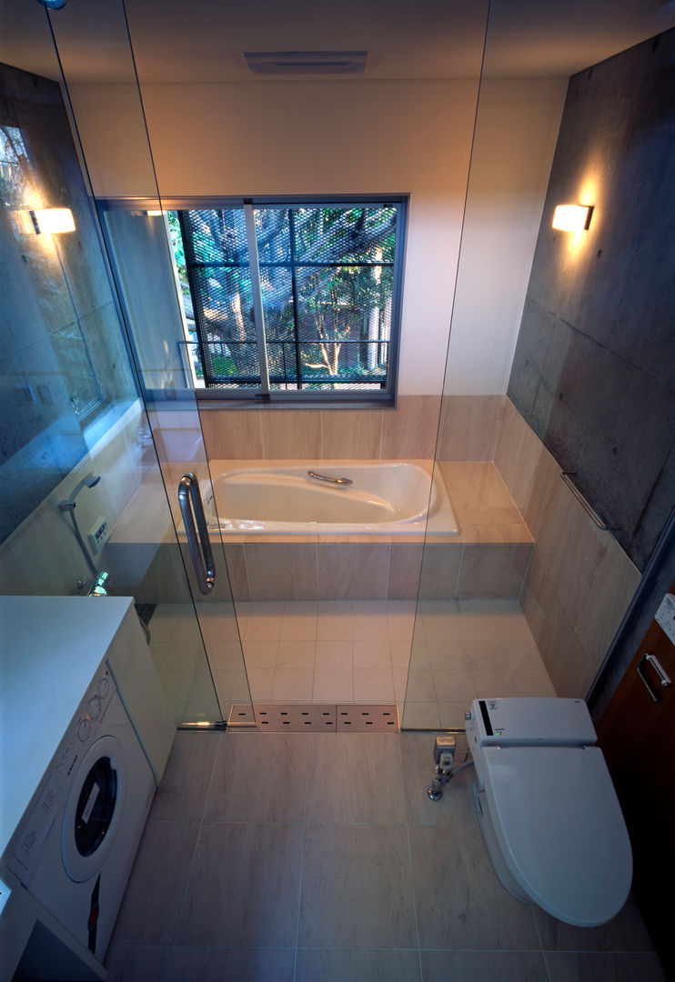 大銀杏の家, HAN環境・建築設計事務所 HAN環境・建築設計事務所 Modern style bathrooms