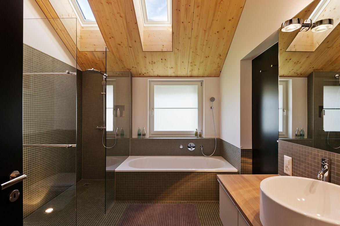 EFH Huggenberg, Giesser Architektur + Planung Giesser Architektur + Planung Modern bathroom