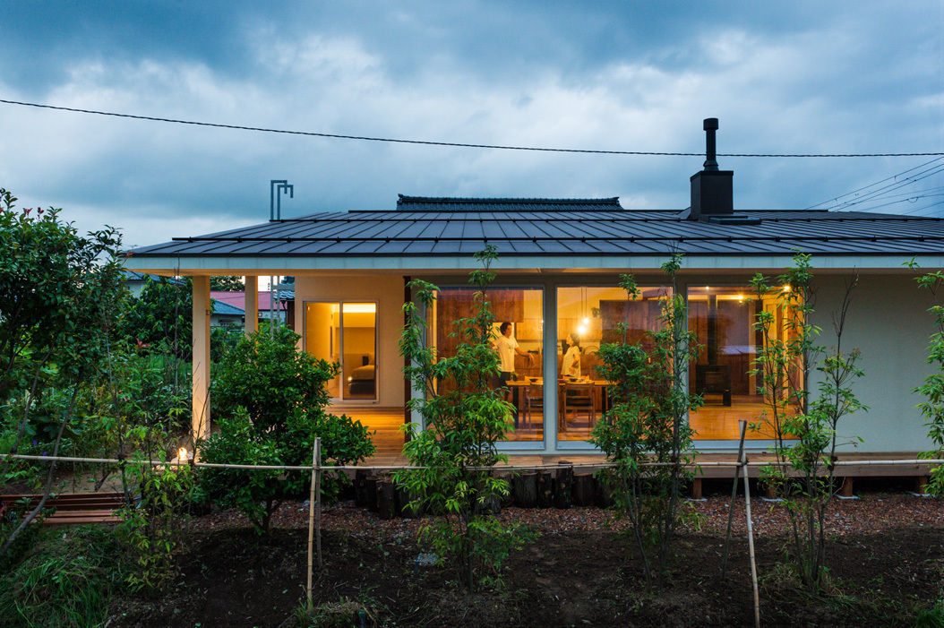 大きな一枚屋根の下で, エヌ スケッチ エヌ スケッチ Modern houses