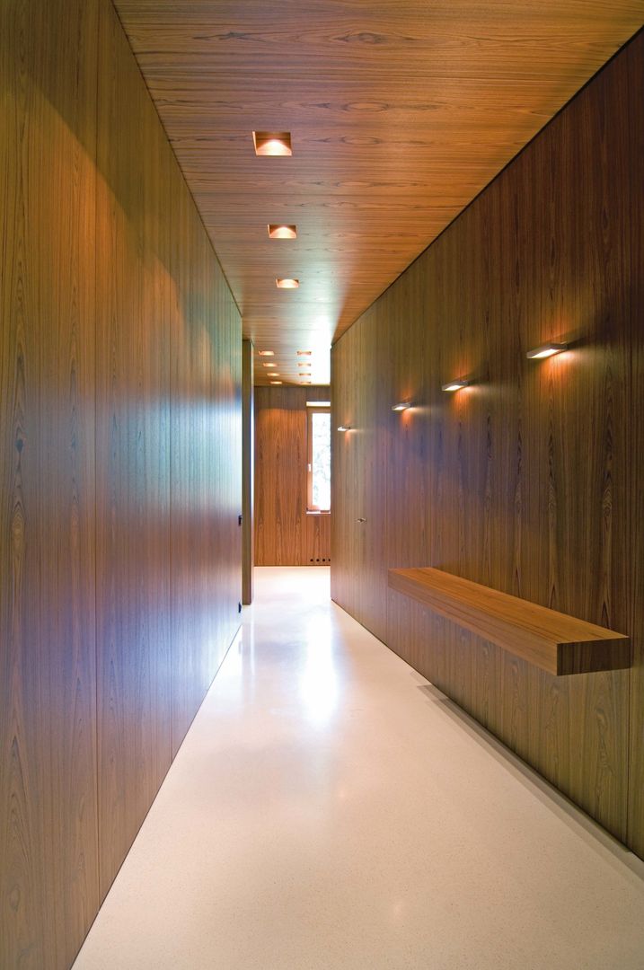 Privat Haus St. Gilgen, Austria, SilvestrinDesign SilvestrinDesign Modern corridor, hallway & stairs