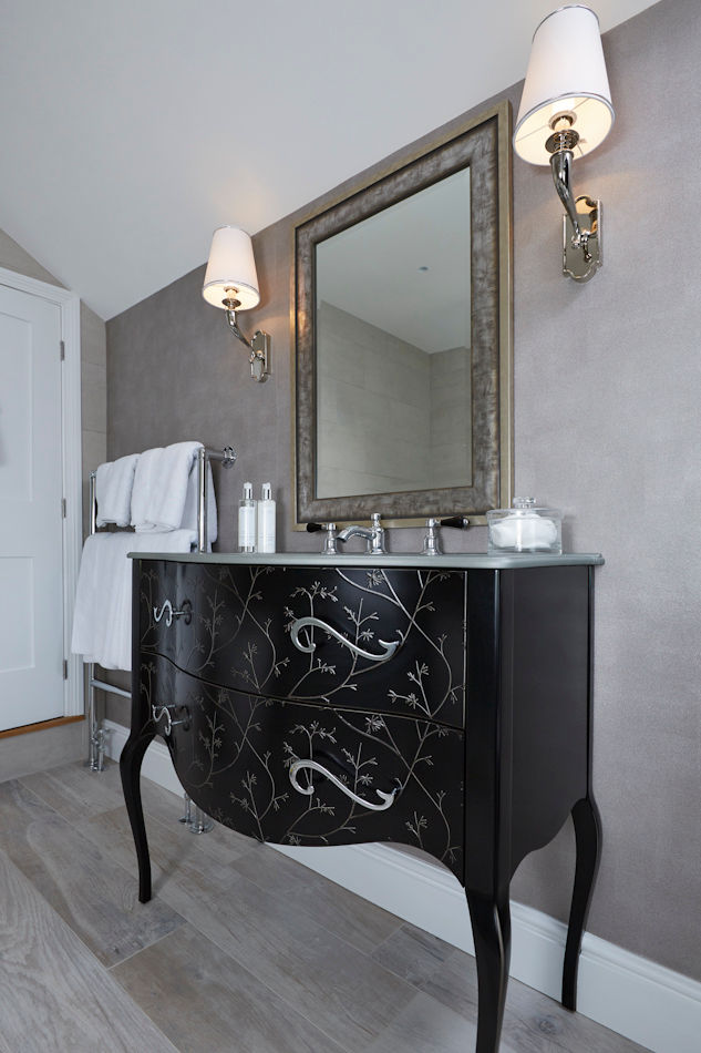 An Elegant Townhouse Beautifully Restored and Injected with Colour, Etons of Bath Etons of Bath Modern bathroom