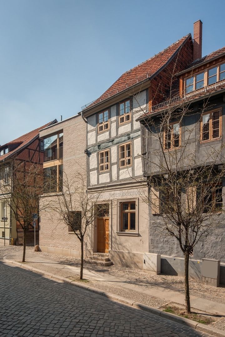 Wohnen im Weltkulturerbe Quedlinburg, qbatur Planungsgenossenschaft eG qbatur Planungsgenossenschaft eG Classic style houses