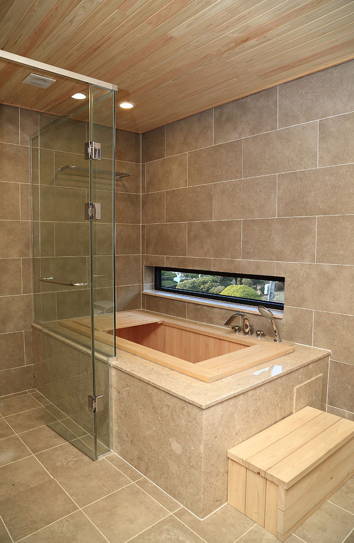 homify Modern bathroom