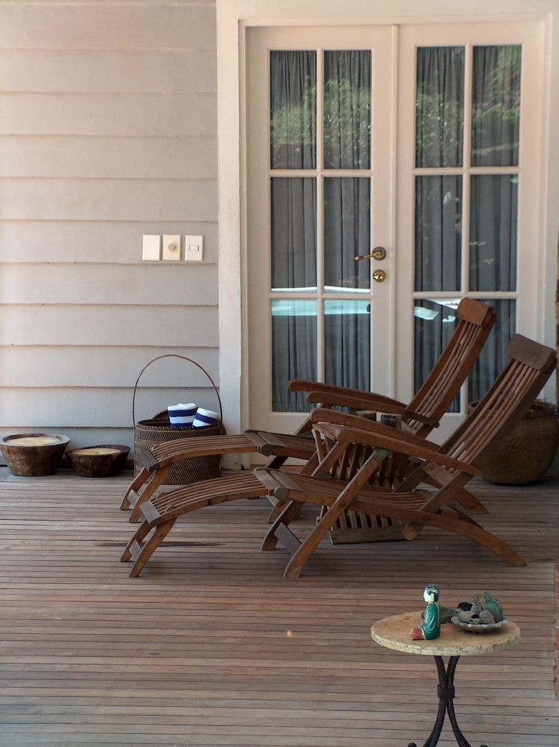 Casa Joá, Ronald Ingber Arquitetura Ronald Ingber Arquitetura Colonial style balcony, porch & terrace Accessories & decoration