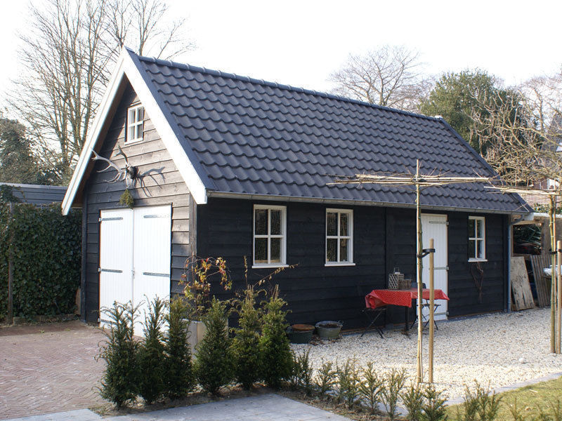 Houten garages, Geldersche Houtbouw Geldersche Houtbouw カントリーデザインの ガレージ・物置
