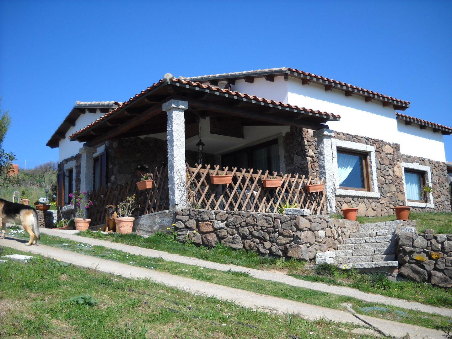 Casa nuova realizzazione, SOGEDI costruzioni SOGEDI costruzioni Maisons rustiques