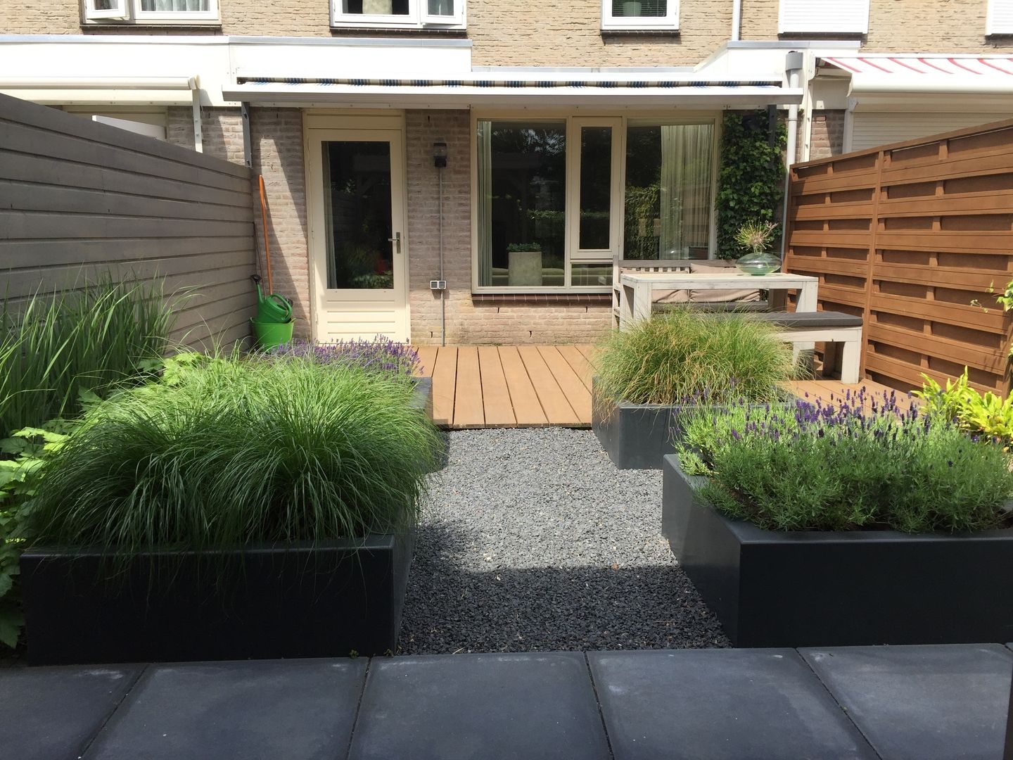 Kleine tuin Hoofddorp, Biesot Biesot Jardines de estilo moderno