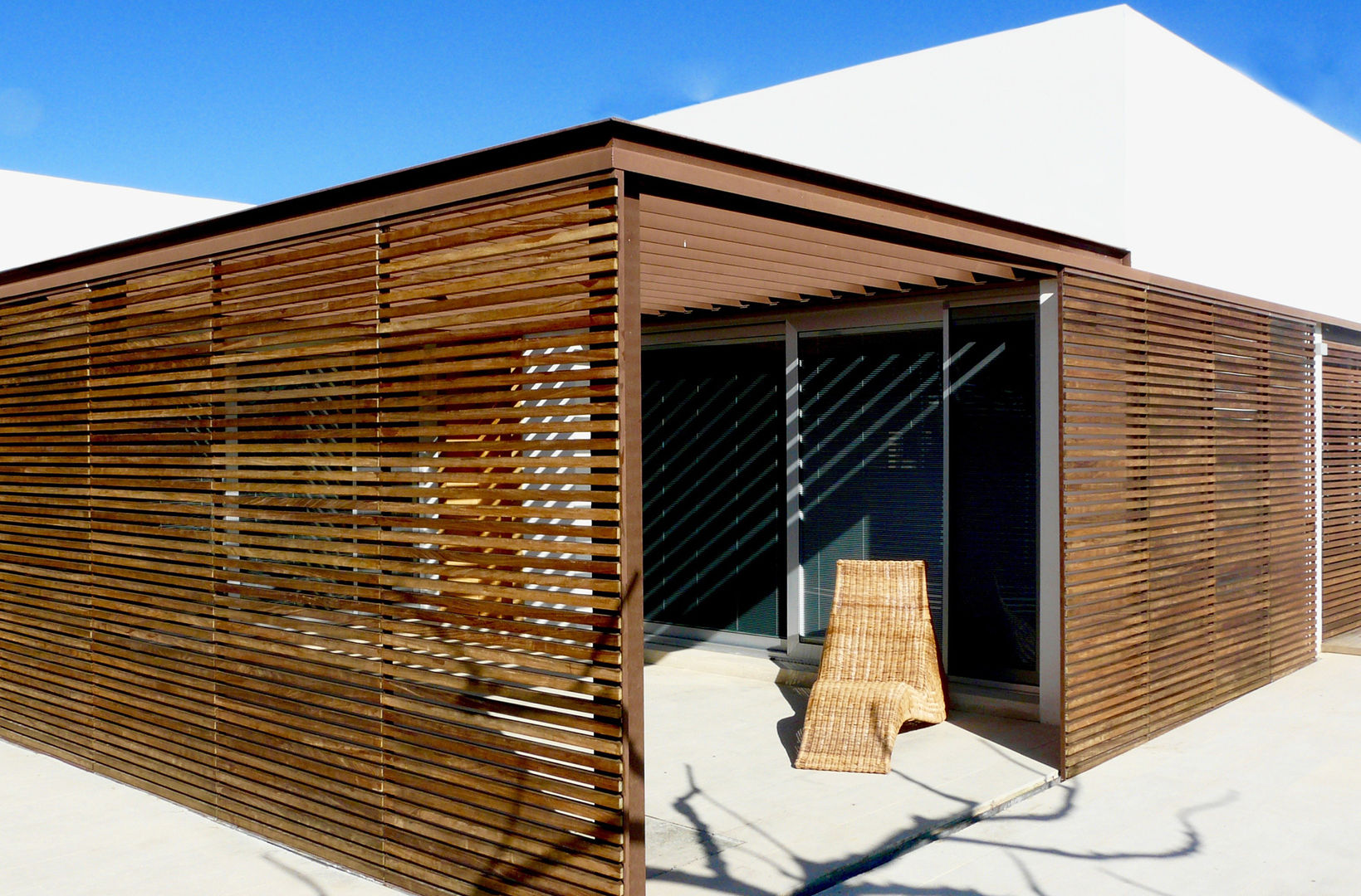 VIVIENDA MARTINEZ-REQUENA, Q+C Arquitectura y Ciudad Q+C Arquitectura y Ciudad Varandas, marquises e terraços minimalistas