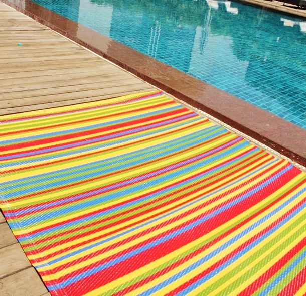 INDOOR/OUTDOOR, PLASTIC FUNZIE RUG homify Modern Pool Plastic Pool