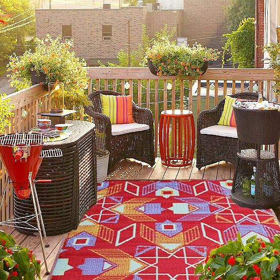 INDOOR/OUTDOOR, PLASTIC GEOMETRIC RUG - DESIGNED BY MEL SMITH homify Modern balcony, veranda & terrace Plastic Accessories & decoration