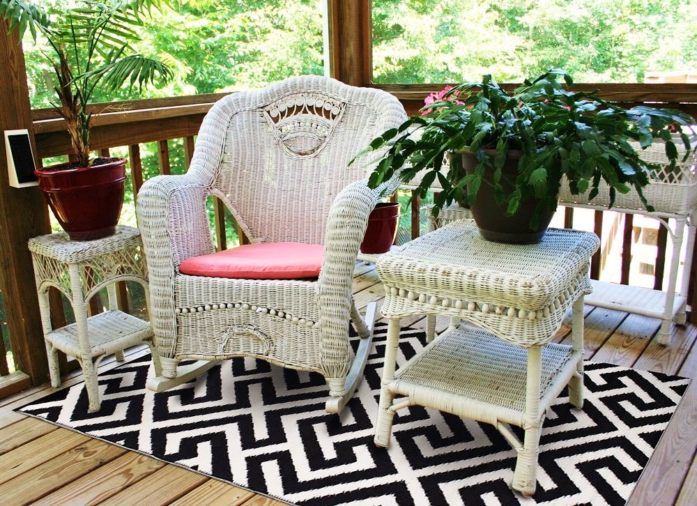 INDOOR/OUTDOOR, PLASTIC PICKET FENCE BLACK AND CREAM RUG homify Terrace پلاسٹک Accessories & decoration