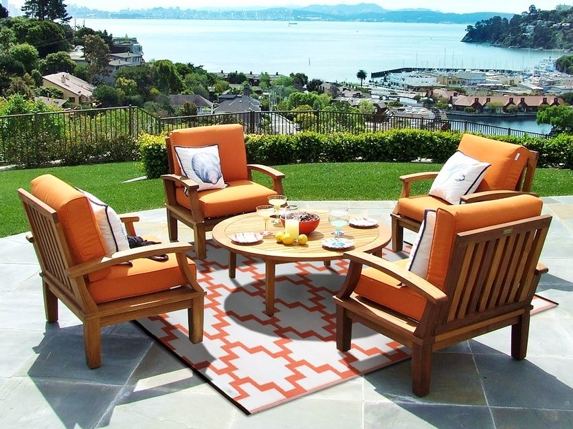 INDOOR/OUTDOOR, PLASTIC SOLITUDE CORAL AND WHITE RUG homify Modern style gardens Plastic Accessories & decoration