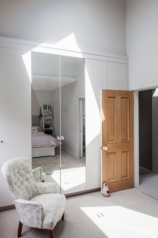 Side Extension Nic Antony Architects Ltd Classic style bedroom