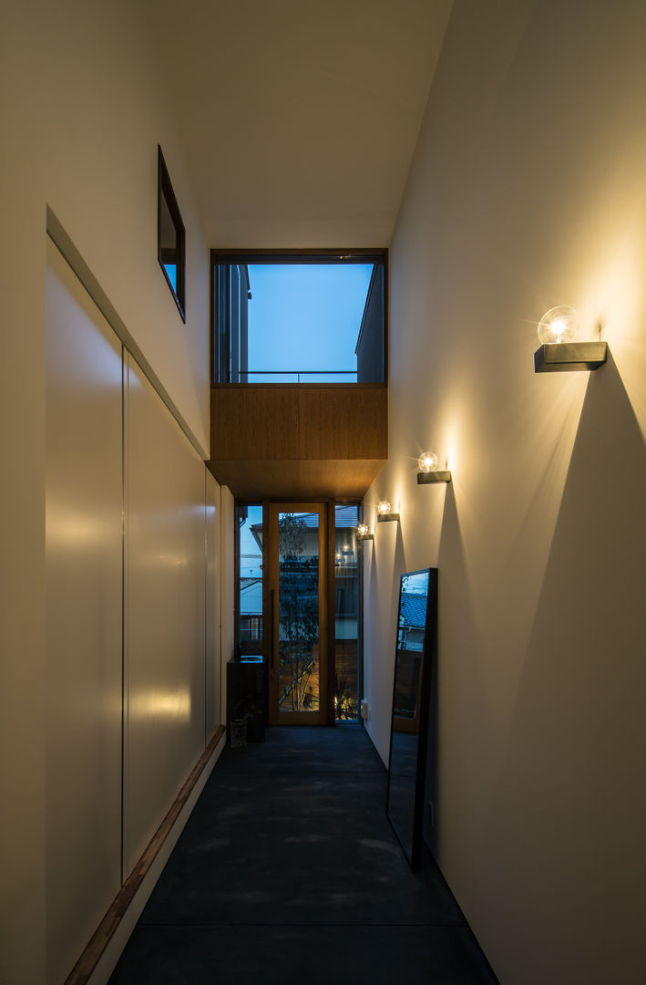 House of Yabugaoka, flame-planningoffice / 一級建築士事務所フレイム flame-planningoffice / 一級建築士事務所フレイム Modern Corridor, Hallway and Staircase